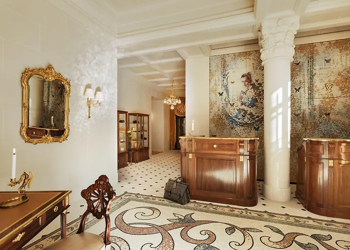 Madame ReveHotel Parigi